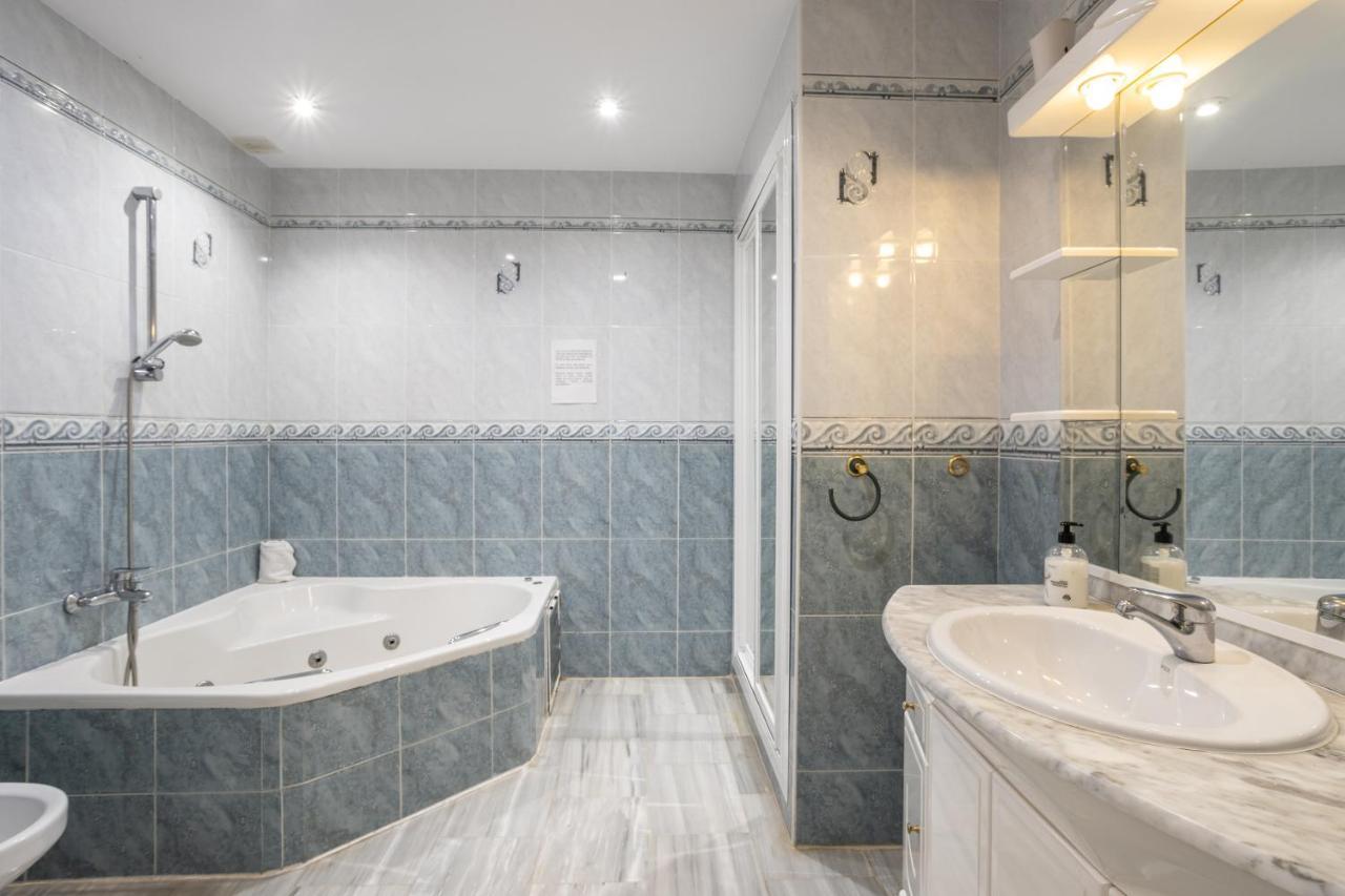 Las Flores 5 - Large Townhouse نيرخا المظهر الخارجي الصورة